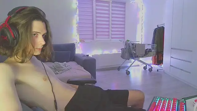 Snapshot of CandyChell chatting on December 2024 11:45:02 AM CandyChell online show from December 2024 11:45:02 AM