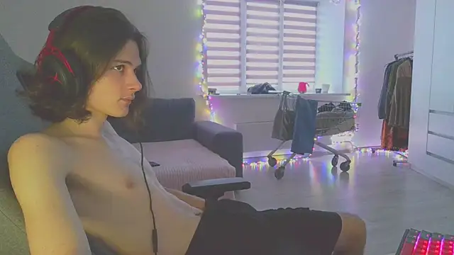 Snapshot of CandyChell chatting on December 2024 10:38:02 AM CandyChell online show from December 2024 10:38:02 AM