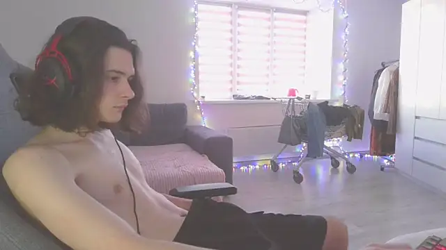 Snapshot of CandyChell chatting on December 2024 10:55:02 AM CandyChell online show from December 2024 10:55:02 AM