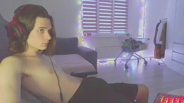 Snapshot of CandyChell chatting on December 2024 11:52:02 AM CandyChell online show from December 2024 11:52:02 AM