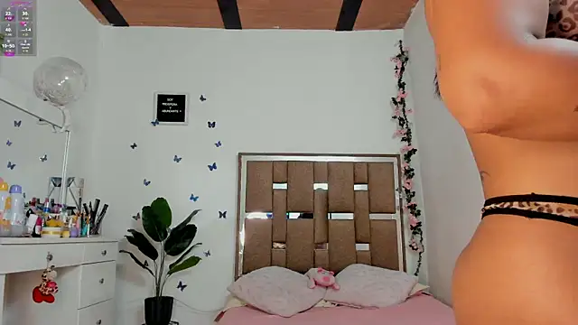 Snapshot of kendall-ewers chatting on April 2026 01:43:01 AM kendall-ewers online show from April 2026 01:43:01 AM