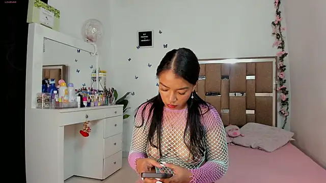 Snapshot of kendall-ewers chatting on April 2026 11:05:01 PM kendall-ewers online show from April 2026 11:05:01 PM