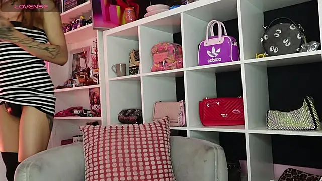 Snapshot of caroline_cossei chatting on March 2025 02:07:02 AM caroline cossei online show from March 2025 02:07:02 AM