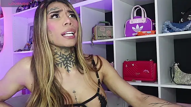 Snapshot of caroline_cossei chatting on March 2025 04:37:02 PM caroline cossei online show from March 2025 04:37:02 PM