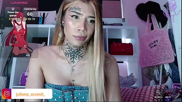 Snapshot of caroline_cossei chatting on October 2025 09:46:02 PM caroline cossei online show from October 2025 09:46:02 PM