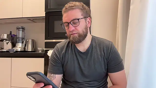 Snapshot of Bear_bear_ chatting on April 2026 07:42:01 AM Bear bear online show from April 2026 07:42:01 AM