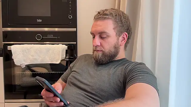 Snapshot of Bear_bear_ chatting on April 2026 09:42:02 AM Bear bear online show from April 2026 09:42:02 AM