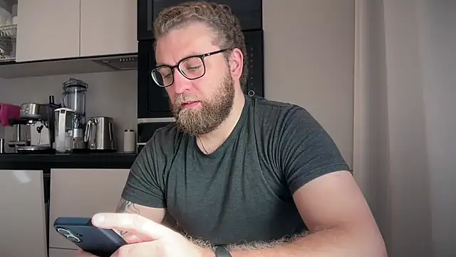 Snapshot of Bear_bear_ chatting on April 2026 07:55:03 AM Bear bear online show from April 2026 07:55:03 AM