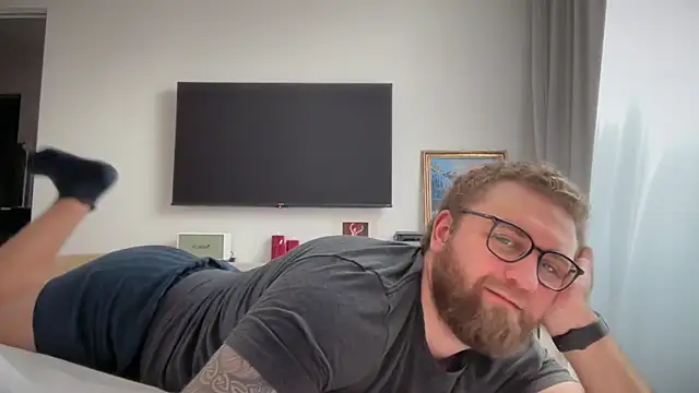 Snapshot of Bear_bear_ chatting on April 2026 09:33:02 AM Bear bear online show from April 2026 09:33:02 AM