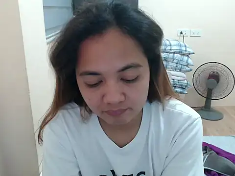 Snapshot of xTheLastVIRGINx chatting on April 2026 05:00:01 PM xTheLastVIRGINx online show from April 2026 05:00:01 PM