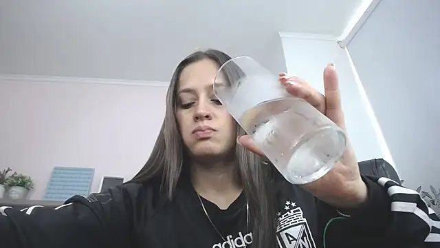 Snapshot of _juliana_rios chatting on November 2025 07:23:02 PM juliana rios online show from November 2025 07:23:02 PM