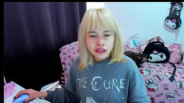 Snapshot of Akane-Mou chatting on December 2025 02:44:02 PM Akane-Mou online show from December 2025 02:44:02 PM