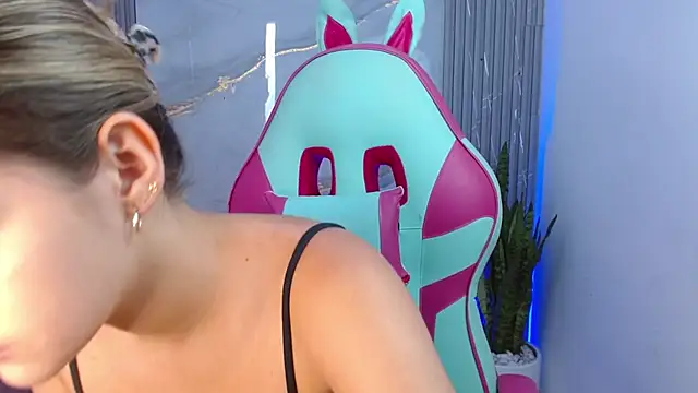 Snapshot of sofia_henaok chatting on February 2025 06:19:01 PM sofia henaok online show from February 2025 06:19:01 PM