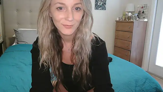 Snapshot of Heyitsmee33 chatting on September 2025 06:11:02 PM Heyitsmee33 online show from September 2025 06:11:02 PM