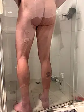 Snapshot of OSIRlS chatting on September 2025 11:47:01 AM OSIRlS online show from September 2025 11:47:01 AM