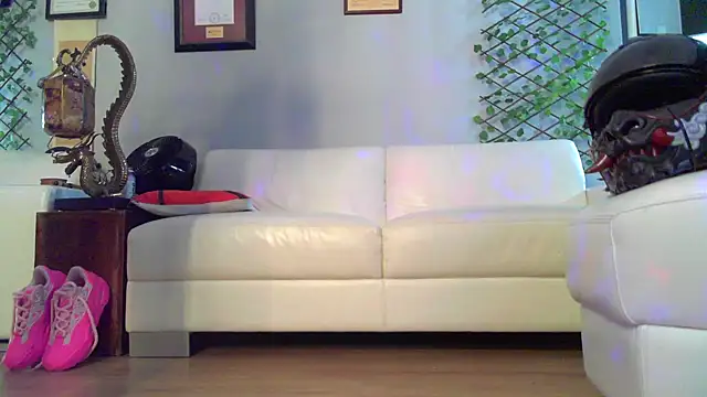 Snapshot of OSIRlS chatting on March 2026 06:08:02 AM OSIRlS online show from March 2026 06:08:02 AM