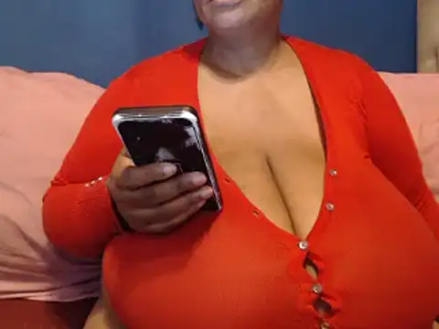 Snapshot of CUTEFIRMMELONSS chatting on January 2025 04:52:01 AM CUTEFIRMMELONSS online show from January 2025 04:52:01 AM