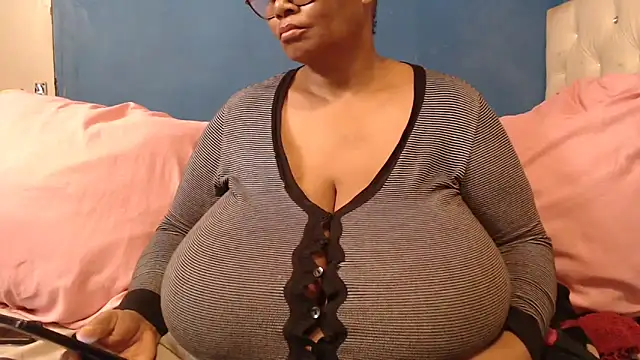 Snapshot of CUTEFIRMMELONSS chatting on October 2025 05:26:02 AM CUTEFIRMMELONSS online show from October 2025 05:26:02 AM