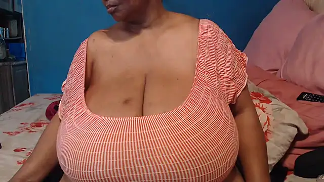 Snapshot of CUTEFIRMMELONSS chatting on October 2025 12:48:02 PM CUTEFIRMMELONSS online show from October 2025 12:48:02 PM