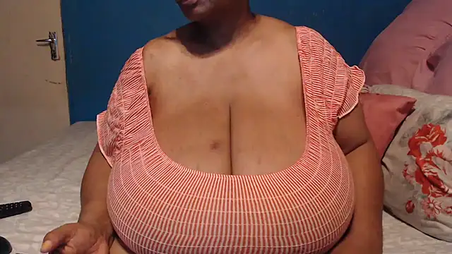 Snapshot of CUTEFIRMMELONSS chatting on October 2025 08:31:02 PM CUTEFIRMMELONSS online show from October 2025 08:31:02 PM