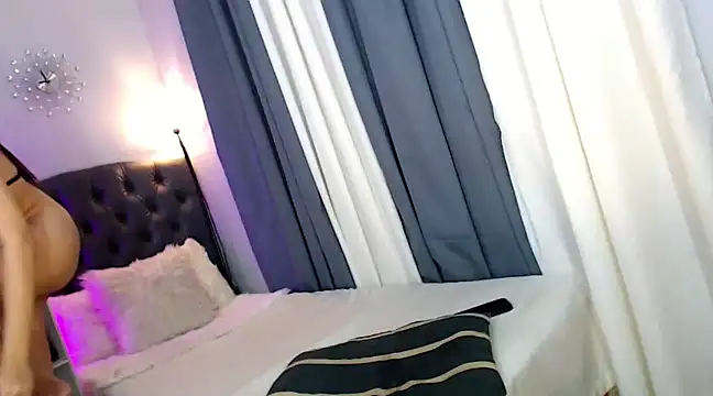 Snapshot of FinestGirlx chatting on January 2025 09:18:02 PM FinestGirlx online show from January 2025 09:18:02 PM