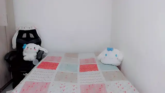 Snapshot of Youlittlepervertt_ chatting on October 2025 10:43:02 PM Youlittlepervertt online show from October 2025 10:43:02 PM