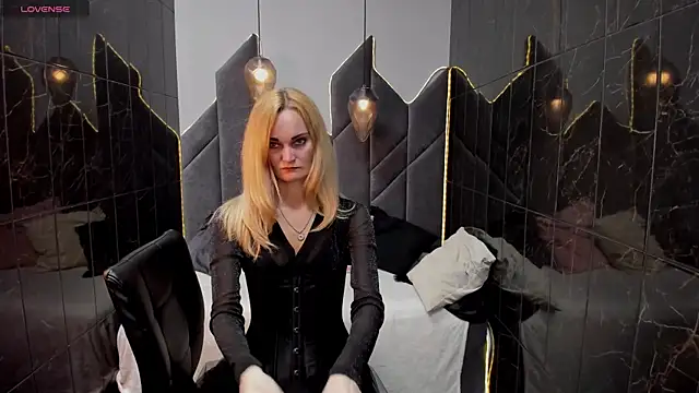 Snapshot of SaraSubtlety chatting on September 2025 01:34:01 PM SaraSubtlety online show from September 2025 01:34:01 PM