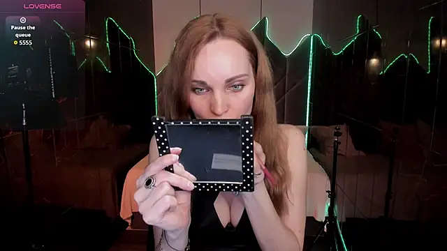 Snapshot of SaraSubtlety chatting on April 2026 01:37:01 PM SaraSubtlety online show from April 2026 01:37:01 PM