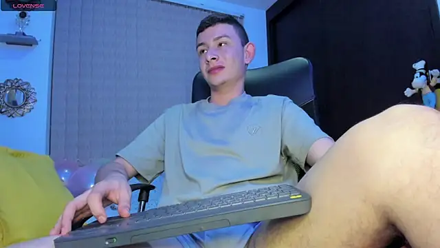 Snapshot of Christ_Miller3 chatting on February 2025 05:04:01 AM Christ Miller3 online show from February 2025 05:04:01 AM