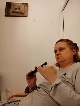 Snapshot of She-devilx chatting on April 2026 10:32:01 PM She-devilx online show from April 2026 10:32:01 PM