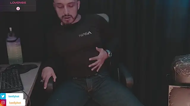Snapshot of KenllyH chatting on April 2026 12:19:01 AM KenllyH online show from April 2026 12:19:01 AM