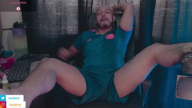 Snapshot of KenllyH chatting on April 2026 10:19:02 PM KenllyH online show from April 2026 10:19:02 PM