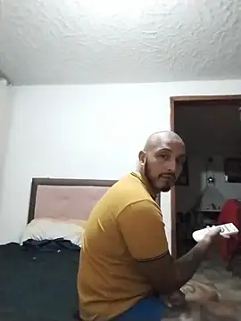 Snapshot of KenllyH chatting on April 2026 12:27:01 AM KenllyH online show from April 2026 12:27:01 AM