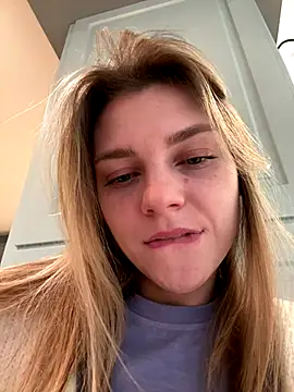 Snapshot of ValenciaShock chatting on November 2025 07:09:01 AM ValenciaShock online show from November 2025 07:09:01 AM