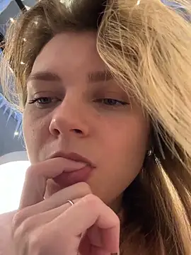 Snapshot of ValenciaShock chatting on November 2025 07:07:01 AM ValenciaShock online show from November 2025 07:07:01 AM