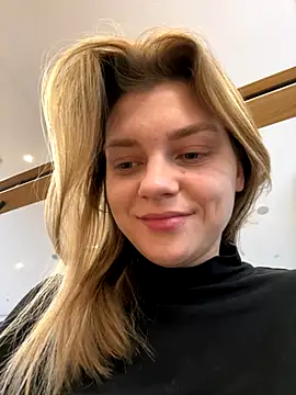 Snapshot of ValenciaShock chatting on December 2025 06:44:02 AM ValenciaShock online show from December 2025 06:44:02 AM