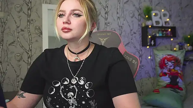 Snapshot of Moon_Valkyrie chatting on March 2026 09:32:02 AM Moon Valkyrie online show from March 2026 09:32:02 AM