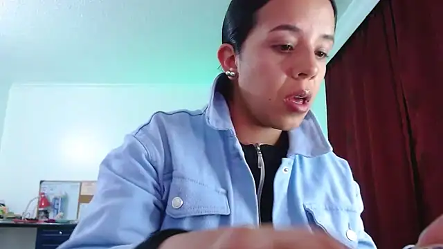 Snapshot of VALERY_MEER chatting on October 2025 12:11:01 AM VALERY MEER online show from October 2025 12:11:01 AM