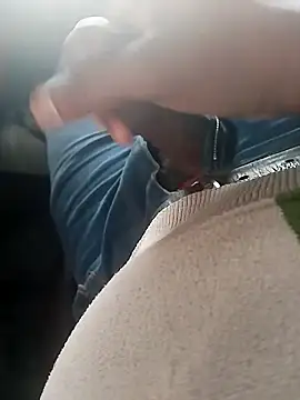 Snapshot of Zakes2222 chatting on April 2026 11:05:01 AM Zakes2222 online show from April 2026 11:05:01 AM