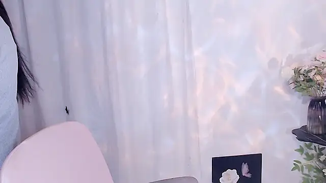 Snapshot of SHY-_-girl chatting on May 2026 02:29:02 AM SHY- -girl online show from May 2026 02:29:02 AM