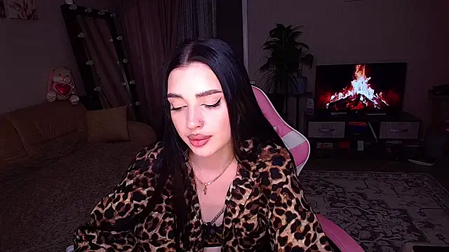 Snapshot of __Malika__ chatting on April 2026 01:41:01 PM Malika online show from April 2026 01:41:01 PM