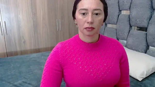 Snapshot of sara_hott_1 chatting on December 2024 03:59:01 PM sara hott 1 online show from December 2024 03:59:01 PM