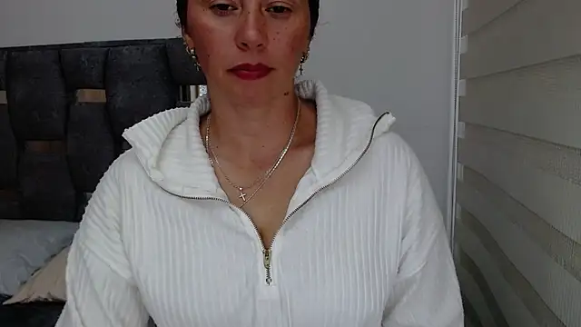 Snapshot of sara_hott_1 chatting on January 2025 06:31:01 PM sara hott 1 online show from January 2025 06:31:01 PM