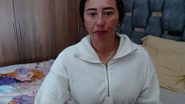 Snapshot of sara_hott_1 chatting on January 2025 07:34:02 PM sara hott 1 online show from January 2025 07:34:02 PM