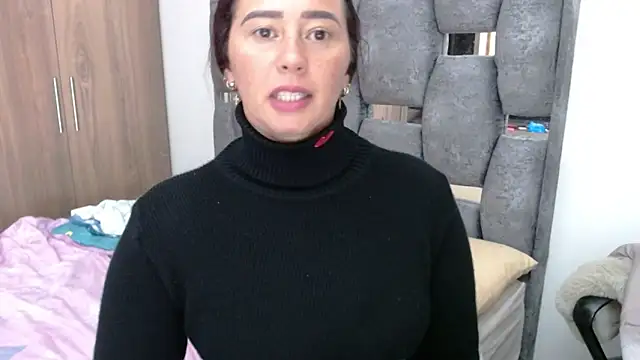 Snapshot of sara_hott_1 chatting on January 2025 11:46:01 PM sara hott 1 online show from January 2025 11:46:01 PM