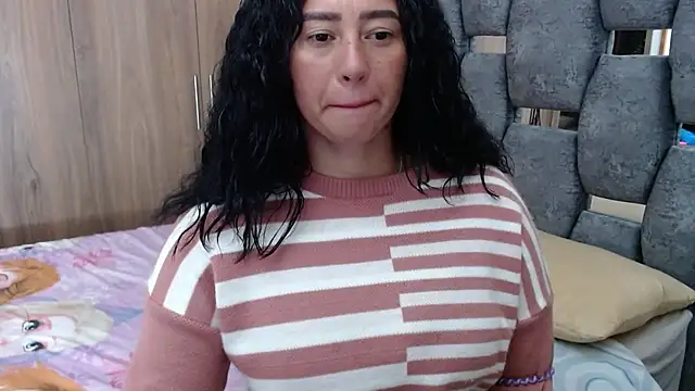 Snapshot of sara_hott_1 chatting on January 2025 08:48:01 PM sara hott 1 online show from January 2025 08:48:01 PM