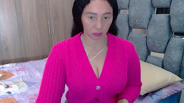 Snapshot of sara_hott_1 chatting on January 2025 04:57:02 PM sara hott 1 online show from January 2025 04:57:02 PM