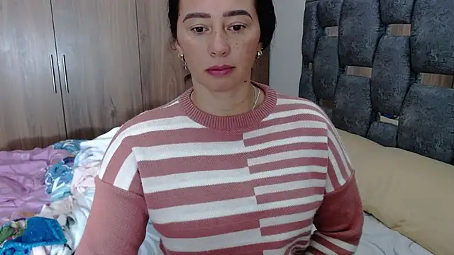 Snapshot of sara_hott_1 chatting on January 2025 02:37:01 PM sara hott 1 online show from January 2025 02:37:01 PM