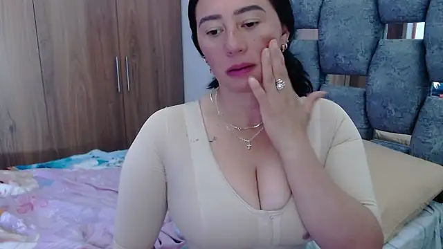 Snapshot of sara_hott_1 chatting on January 2025 08:59:02 PM sara hott 1 online show from January 2025 08:59:02 PM