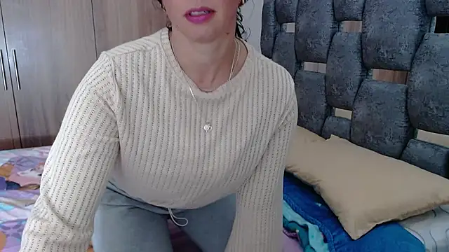 Snapshot of sara_hott_1 chatting on January 2025 05:44:02 PM sara hott 1 online show from January 2025 05:44:02 PM